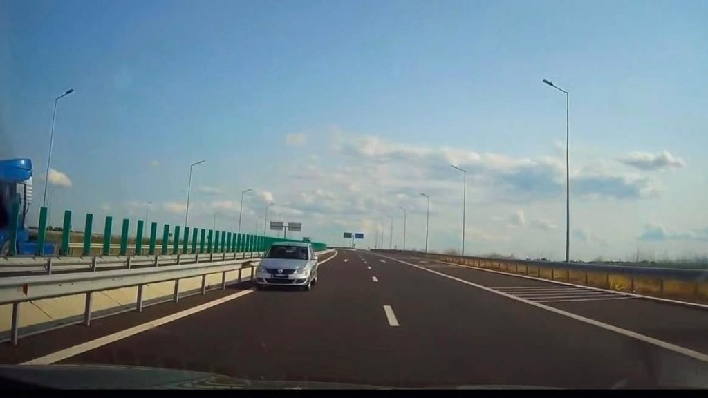 Un sofer de 77 de ani a fost prins conducand pe contrasens pe Autostrada A7 Ce penalizare a fost aplicata
