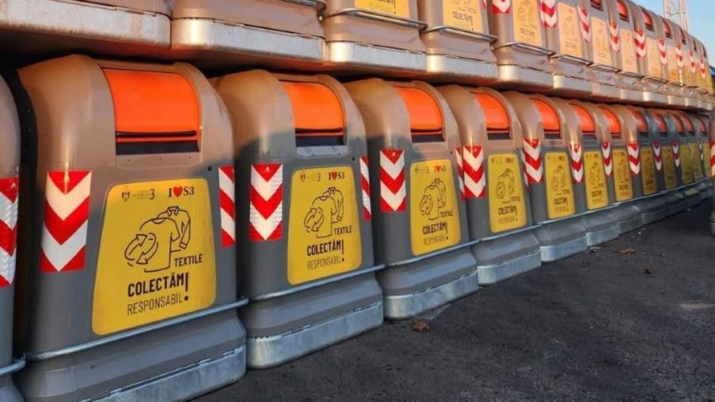 Unde poi duce hainele vechi n Sectorul 3 Primaria a instalat 13 puncte de colectare pentru
