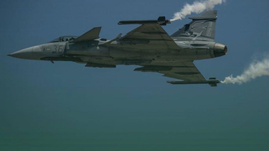 Ungaria a mobilizat avioane de lupta NATO la frontiera cu Romania Un avion de pasageri chinez nu a