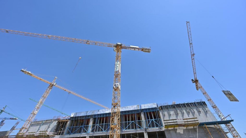 regulile pentru construirea unei case sau a unui garaj la tara se schimba dar si