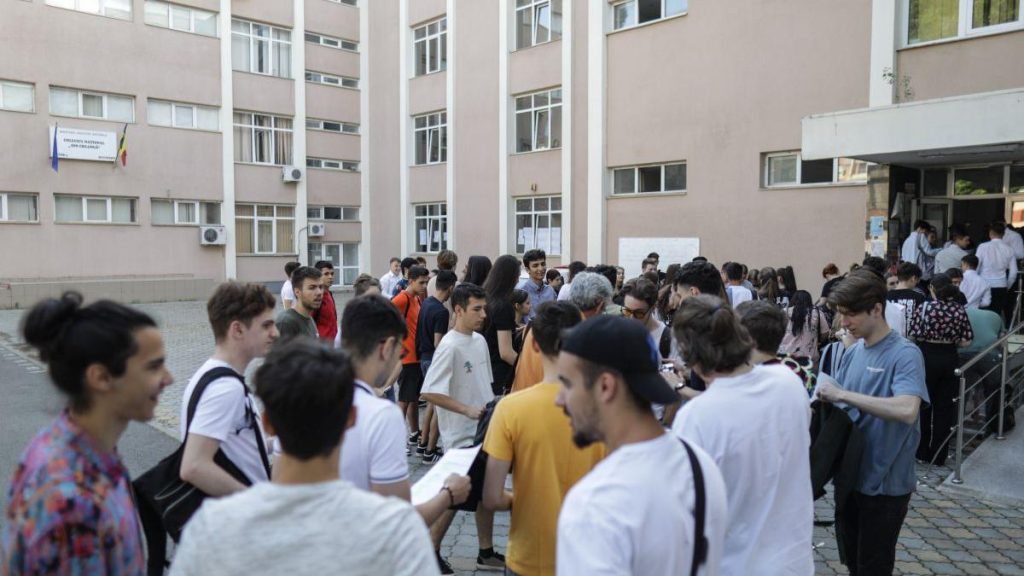 A inceput a doua sesiune a Bacalaureatului 2026 Peste 33000 de candidati s au inscris la examen