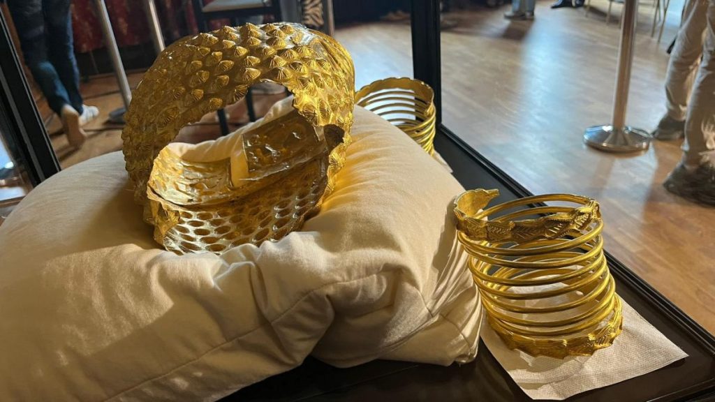 A început restaurarea Coifului de la Coțofenești. Românii pot urmări online fiecare etapă pe… A inceput restaurarea Coifului de la Cotofenesti Romanii pot urmari online fiecare etapa pe