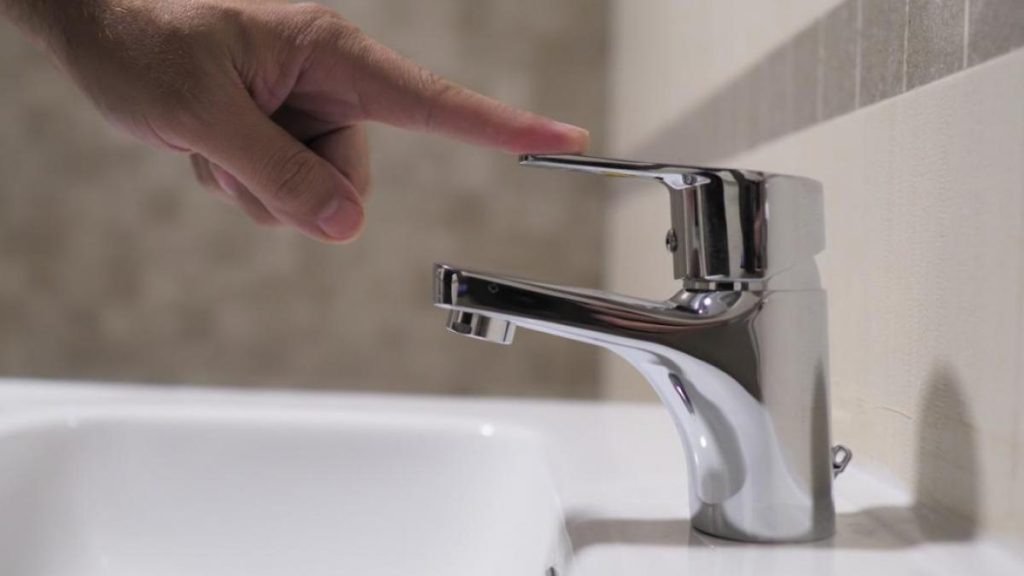 Apa cu program pentru localitatile de pe Valea Slanicului unde consumul a crescut extrem de mult in ciuda apelurilor de reducere