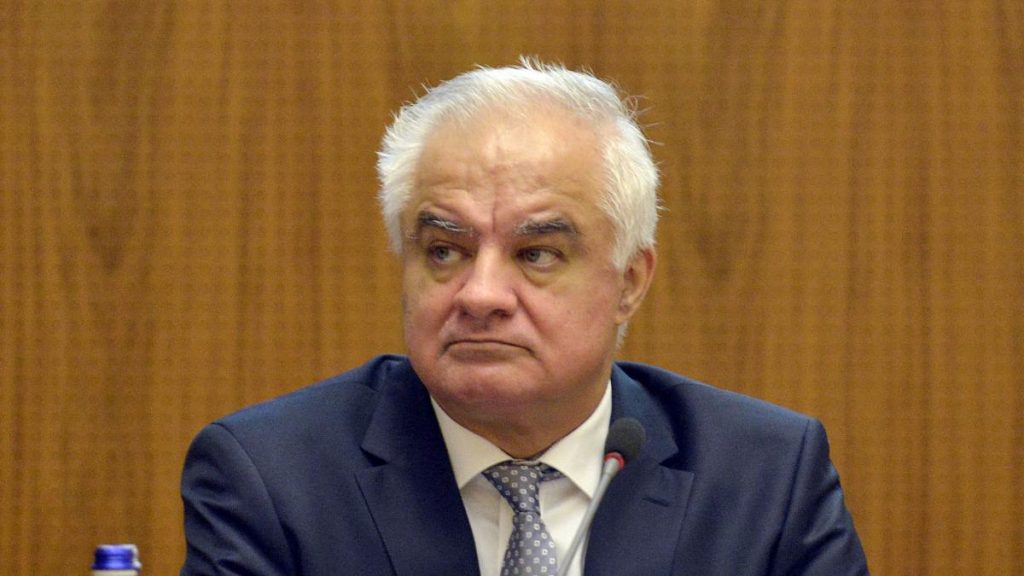Atac vehement din partea PSD după ce consilierul BNR a afirmat că „vom consuma scoarță de copac”. „Un îmbuibat, trebuie demis de urgență” Atac vehement din partea PSD dupa ce consilierul BNR a afirmat ca vom consuma scoarta de copac Un imbuibat trebuie demis de urgenta