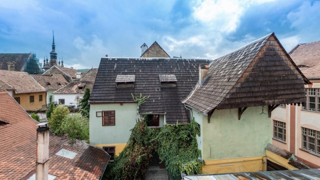 Cel mai vechi hostel pentru tineri din Romania se inchide dupa 25 de ani de functionare Chiria a