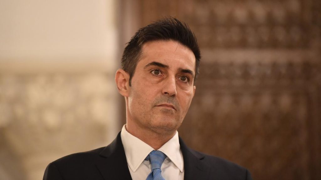 Claudiu Manda, către premierul Ilie Bolojan: „Poate că este momentul să luați și dumneavoastră o…” Claudiu Manda catre premierul Ilie Bolojan Poate ca este momentul sa luati si dumneavoastra o