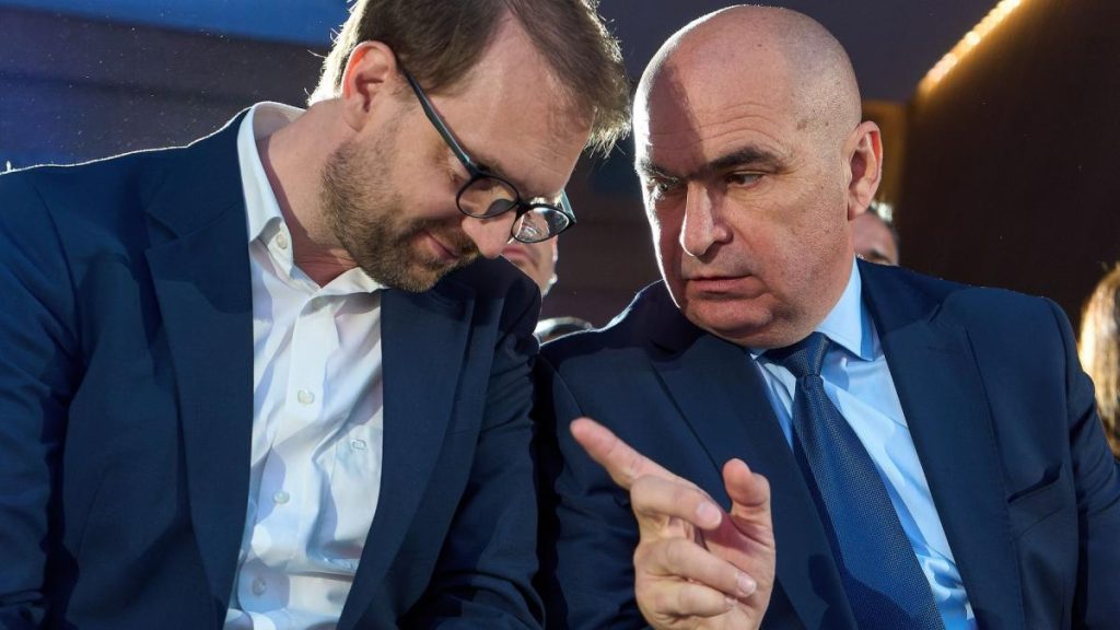Culise: Cum Bolojan a provocat furia USR după ce a încercat să-l ajute pe Fritz printr-un schimb de mandatele aleșilor locali Culise Cum Bolojan a provocat furia USR dupa ce a incercat sa l ajute pe Fritz printr un schimb de mandatele alesilor locali