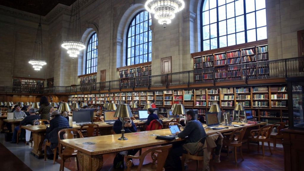 Cum a castigat teoria franceza SUA Miscarea care a ajuns in universitatile americane si a
