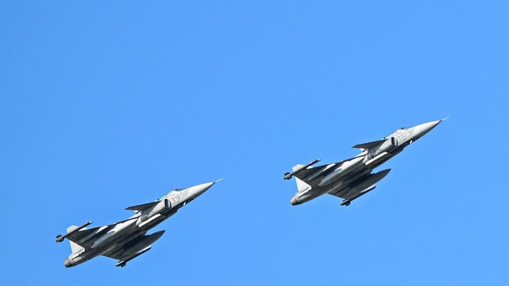 Cum a generat un avion chinez un incident de securitate NATO la granița România-Ungaria. „Piloții trebuie să fie mai prudenți” Cum a generat un avion chinez un incident de securitate NATO la granita Romania Ungaria Pilotii trebuie sa fie mai prudenti