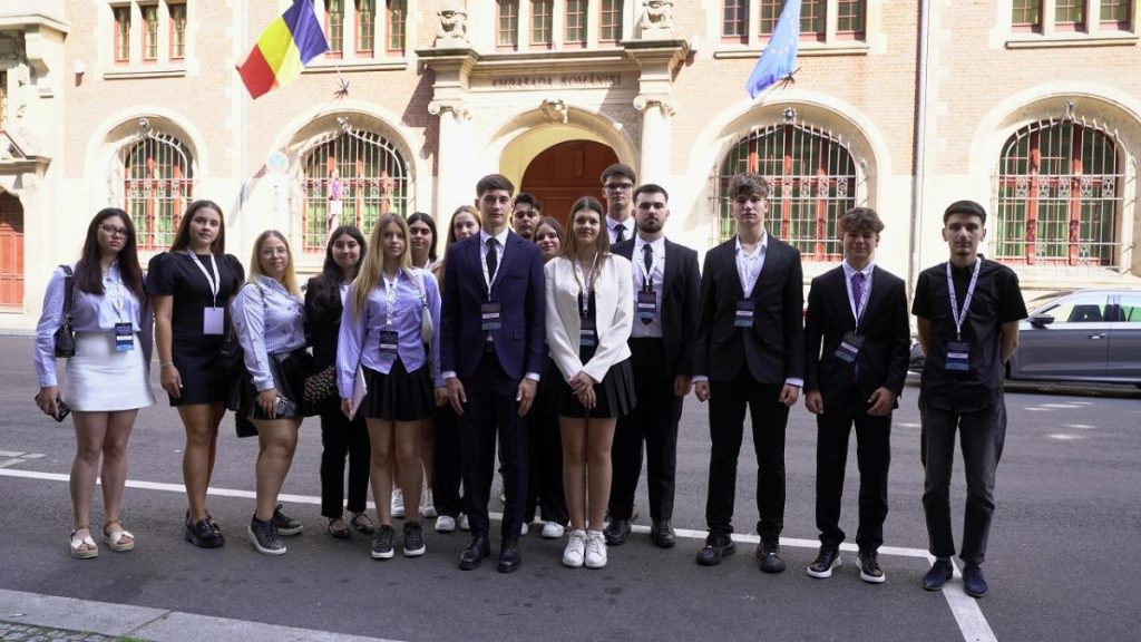 Diplomație, leadership și experiențe europene: 16 tineri din CLT Alexandria au explorat Europa prin programul „L.O.C.A.L. EU” Diplomatie leadership si experiente europene 16 tineri din CLT Alexandria au explorat Europa prin programul LOCAL EU