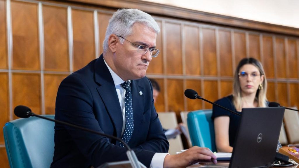 Dragos Pislaru anunta ca azi vom descoperi daca Legea salarizarii va fi adoptata la termen Fara un acord Romania va pierde acest jalon