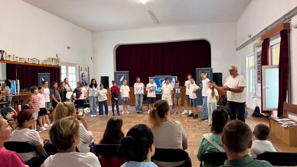 Elevii din Voluntari au adus Micul Prinz pe scena la cursurile de vara organizate de Academia Da Vinci