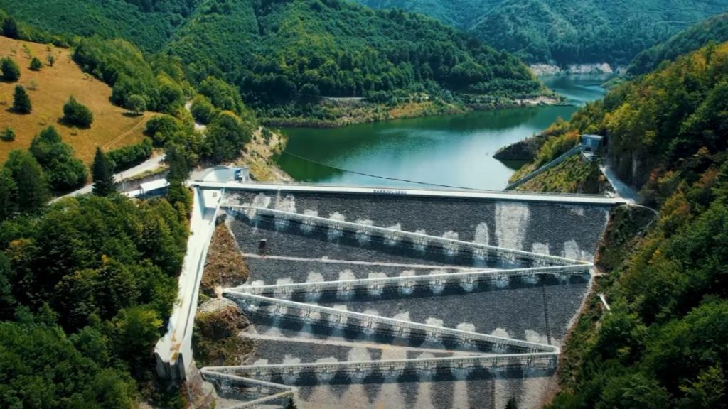 Imagini impresionante Barajul Lesu reabilitat si construit in anii 70 dispune acum de o scara pentru pesti si insule plutitoare