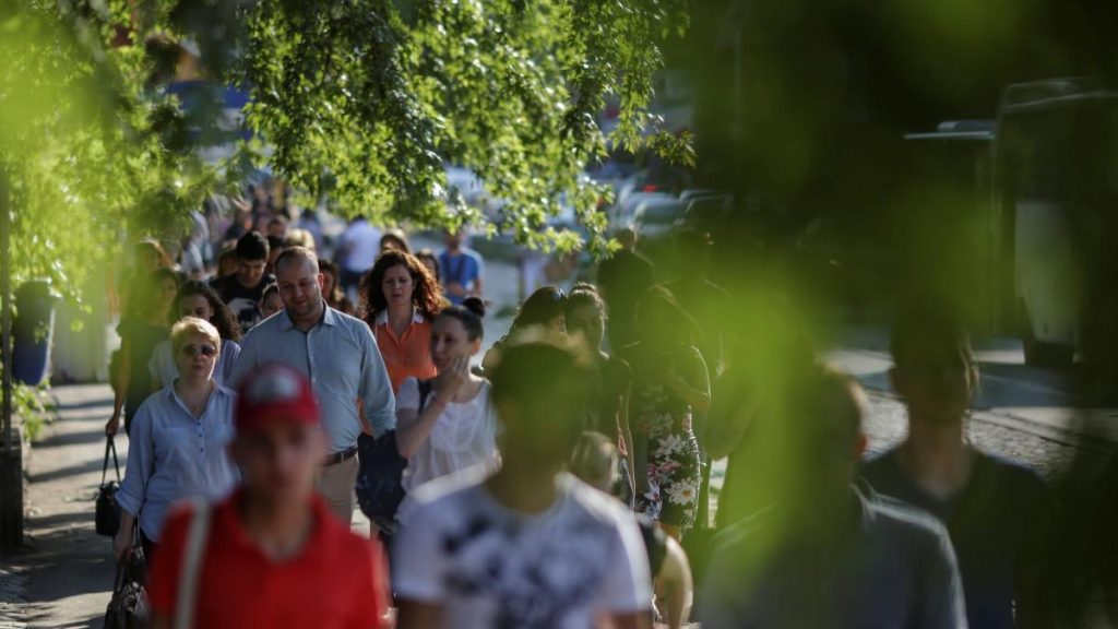 In 16 ani numarul populatiei civile active din Romania a scazut cu un milion de persoane conform INS