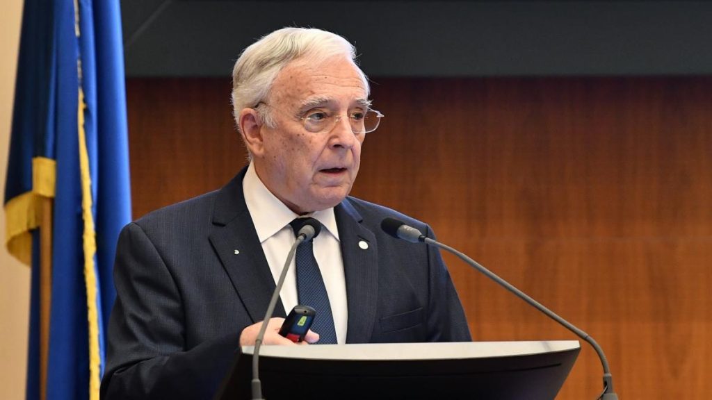 Isarescu indemna partidele sa revina la negocieri pentru formarea Guvernului este arta compromisului sa actioneze