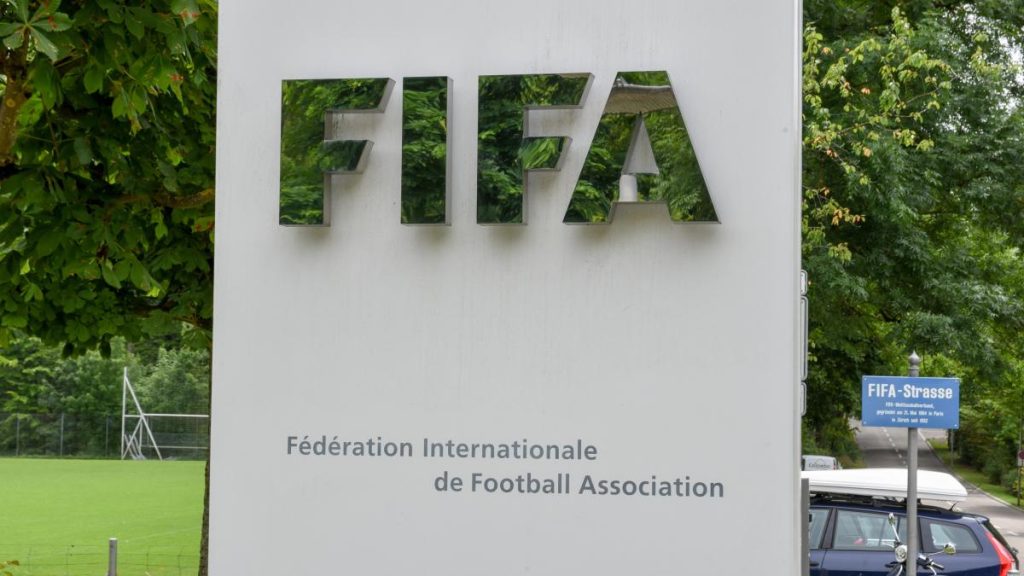 Kevin Lamour directorul de operatiuni al FIFA a fost concediat dupa ce a criticaty planul lui Infantino de comercializare a Cupei Mondiale