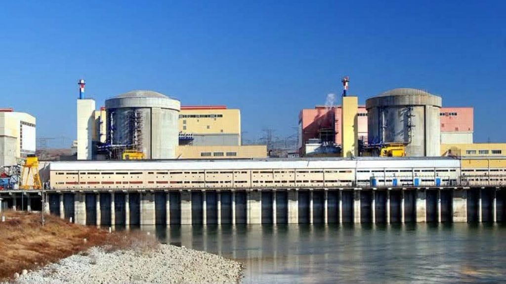 Masuri urgente pentru racirea centralei de la Cernavoda Se va elibera apa din acumularile de pe Olt si se va draghea Dunarea