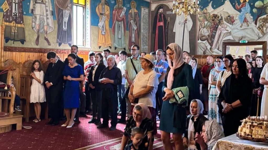 Nicuor Dan a vizitat Manastirea Dejani cu ocazia Sfintei Maria insotit de Mirabela Grdinaru si copiii lor