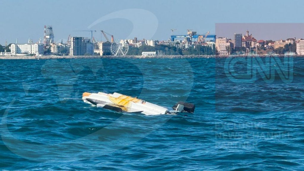 Obiecte suspecte în Portul Tomis din Constanța și la Eforie Nord. O dronă navală ar fi identificată la 1,5 km de țărm. Autoritățile iau măsuri. Obiecte suspecte in Portul Tomis din Constanta si la Eforie Nord O drona navala ar fi identificata la 15 km de tarm Autoritatile iau masuri
