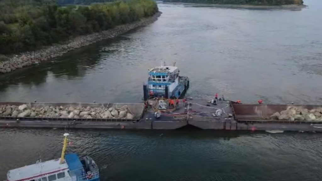 Primele efecte ale scufundarii barjelor Nivelul Dunarii la Centrala de la Cernavoda a crescut cu