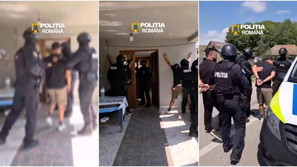 Primele imagini cu tinerii care au atacat o ambulanță cu topoare și pietre. Au fost reținuți de… Primele imagini cu tinerii care au atacat o ambulanta cu topoare si pietre Au fost retinuti de 1