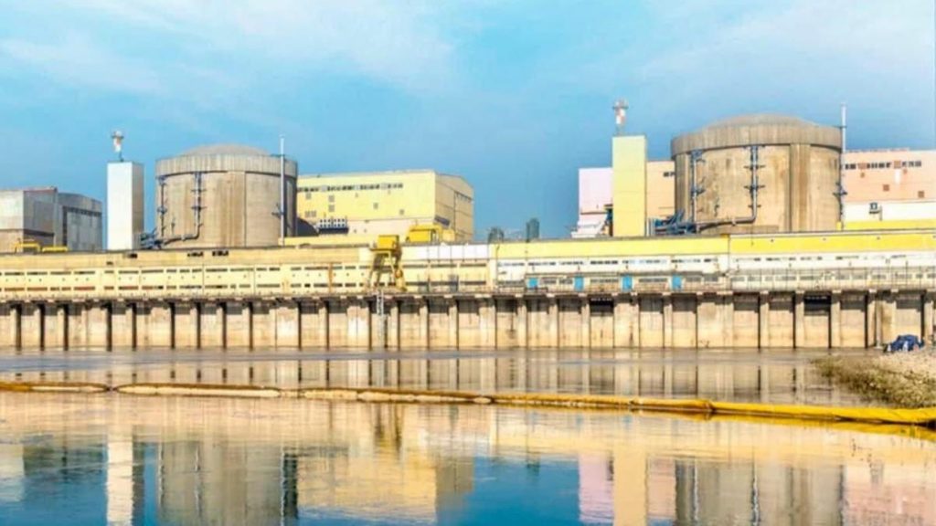 „Puterea reactorului scade treptat”. Directorul centralei nucleare de la Cernavodă explică modul în care va… Puterea reactorului scade treptat Directorul centralei nucleare de la Cernavoda explica modul in care va