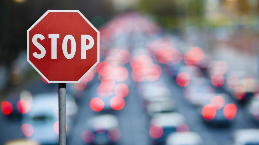 Restrictii de trafic miercuri pe drumuri din sapte judete din cauza caniculei Ce masini