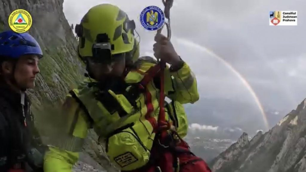 Salvamont a publicat imagini cu salvarea alpiniștilor germani în Bucegi. Aceștia au declarat că nu credeau… Salvamont a publicat imagini cu salvarea alpinistilor germani in Bucegi Acetia au declarat ca nu credeau