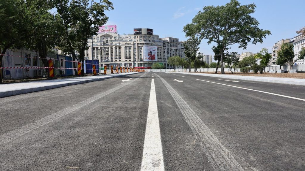 Se redeschide partial circulatia la Piata Unirii O sectiune din planseu a fost restaurata