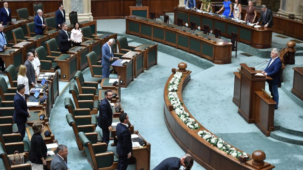 Senatul a modificat Codul administrativ pentru a elimina incompatibilitatile alesilor locali USR intentioneaza sa conteste legea la CCR