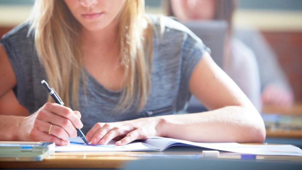 Subiectele și baremele pentru proba la alegerea profilului de la Bacalaureat 2026, sesiunea de toamnă, au fost… Subiectele si baremul pentru proba la alegerea profilului de la Bacalaureat 2026 sesiunea de toamna au fost