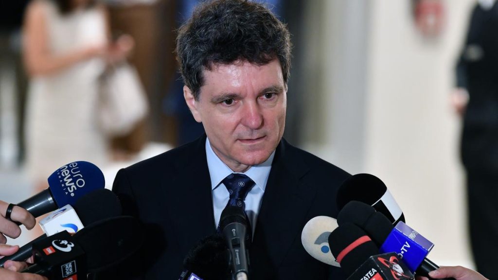 Surse Nicusor Dan intentioneaza sa anunte un premier pe 1 septembrie PSD negociaza pentru un guvern minoritar