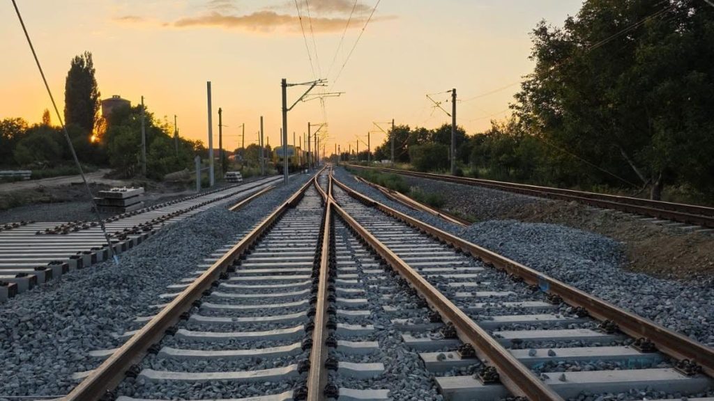 Trenurile din România ar putea să nu mai circule: angajații CFR au aflat că ar putea… Trenurile din Romania ar putea sa nu mai circule angajatii CFR au aflat ca ar putea