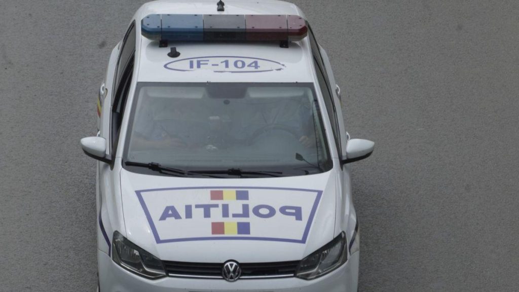 Un sofer urmarit de Politie s a rasturnat in Constanta iar autospeciala care il urmarea s a rasturnat si a luat foc