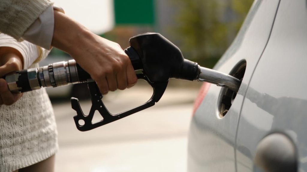 Acciza la motorină a fost redusă cu 20% începând de astăzi. Care sunt prețurile la stațiile de alimentare? acciza la motorina a fost reduse cu 20 incepand de astazi care sunt preturile la statiile de alimentare