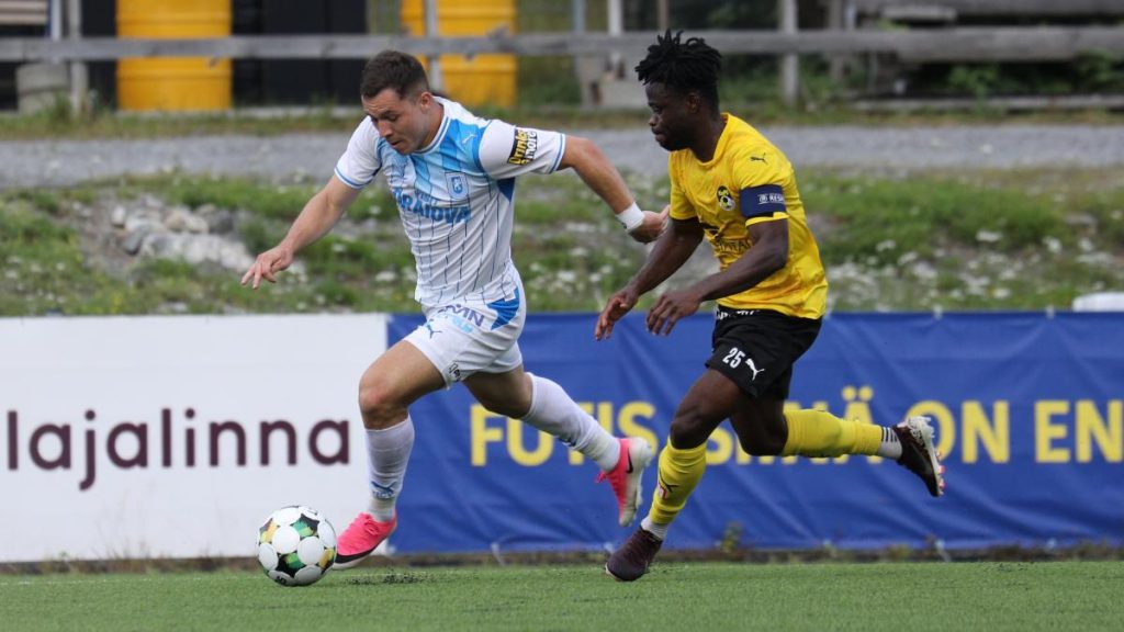Campioana României, Universitatea Craiova, a terminat la egalitate, 1-1, cu KuPS din Finlanda, în turul trei… campioana romaniei universitatea craiova a terminat la egalitate 1 1 cu kups din finlanda in turul trei