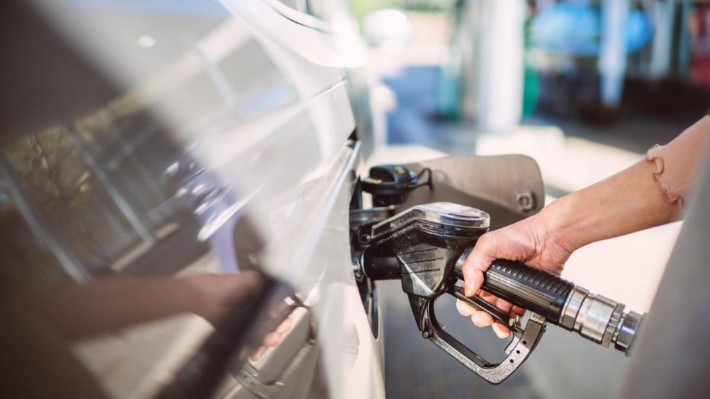 Cea mai accesibilă motorină standard din țară se găsește în Cluj-Napoca. Care sunt prețurile carburanților la pompă, marți, 25 august. cea mai accesibila motorina standard din tara se gaseste in cluj napoca care sunt preturile carburantilor la pompa marti 25 august