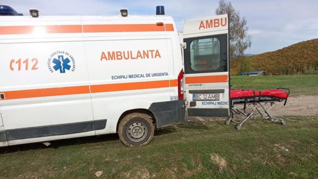 cu ambulanta la piata un echipaj de salvare a fost suprins filmandu se in timp ce face cumprturi cu un