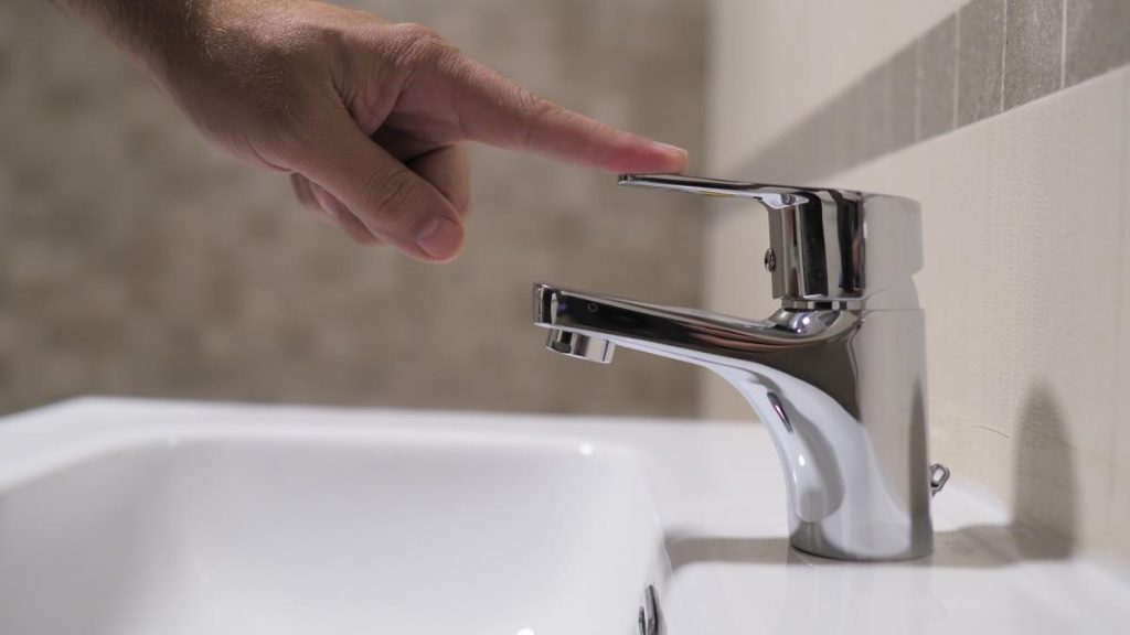 inca un mare oras ramane fara apa se va deversa apa din lacul vidraru pentru a salva