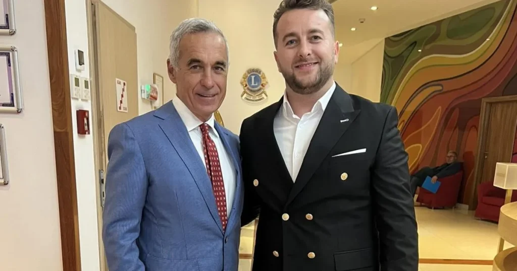Bărbatul cu Jaguarul îi amenință pe judecători: Eliberați-l pe Georgescu sau vă arestăm Bărbatul cu Jaguarul îi amenință pe judecători: Eliberați-l pe Georgescu sau vă arestăm