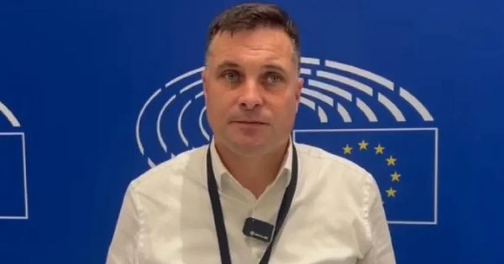 Doi lideri PSD: „AUR nu e extremist”. Benea vrea guvern PSD-AUR Doi lideri PSD: „AUR nu e extremist”. Benea vrea guvern PSD-AUR