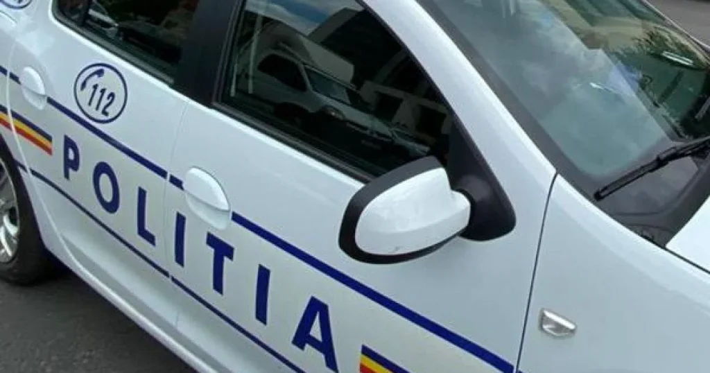 Doi oameni au făcut sex pe acoperișul unui bloc din Oradea. Poliția a deschis dosar penal Doi oameni au făcut sex pe acoperișul unui bloc din Oradea. Poliția a deschis dosar penal
