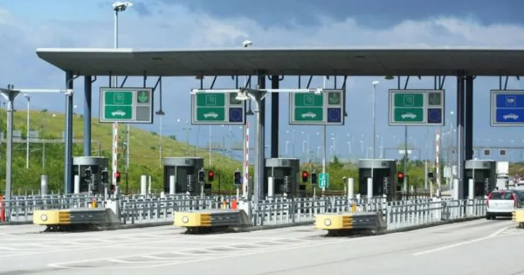Motorina depășește benzina cu aproape 1 leu pe litru. Prețuri carburanți 23 septembrie