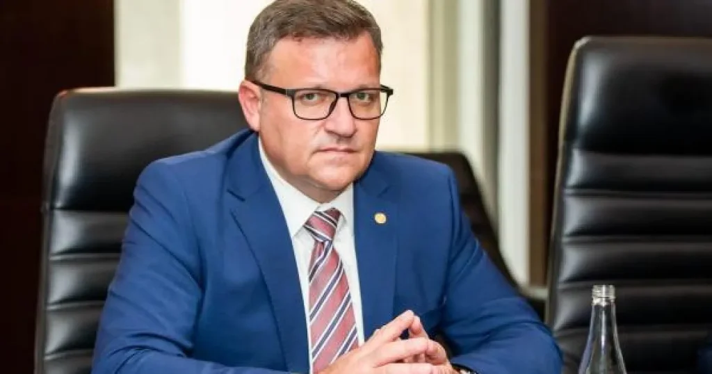 Mureșan: companii la bursă, TVA redus „când e posibil”, fără taxe noi Mureșan: companii la bursă, TVA redus „când e posibil”, fără taxe noi