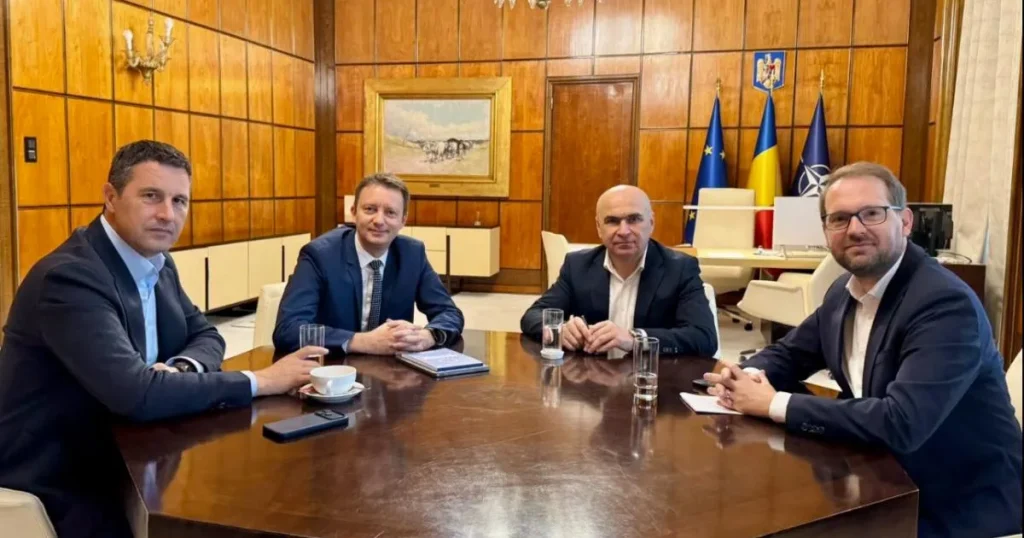 Mureșan, poză cu Bolojan, Barna și Fritz la Guvern, însoțită de un mesaj Mureșan, poză cu Bolojan, Barna și Fritz la Guvern, însoțită de un mesaj