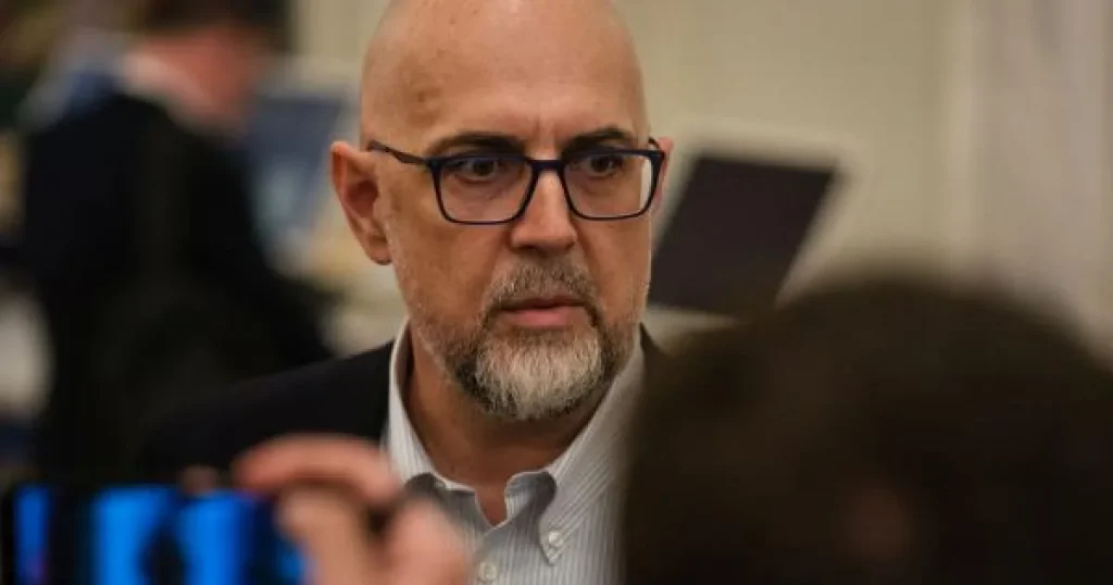 Răsturnare la AUR: Dungaciu îl contrazice pe Simion privind votarea Guvernului Răsturnare la AUR: Dungaciu îl contrazice pe Simion privind votarea Guvernului