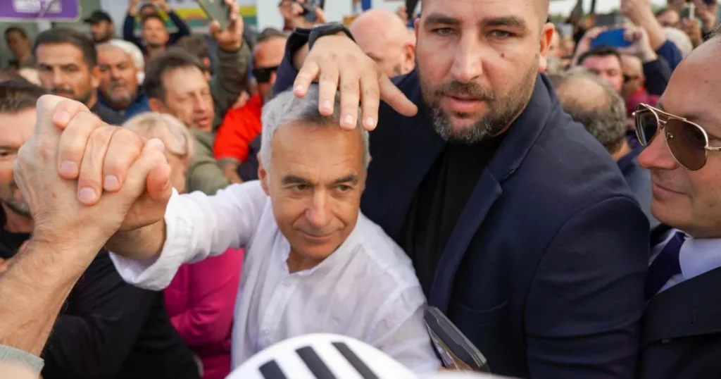 Susținătorii lui Georgescu strâng bani pe TikTok pentru vila din Toscana