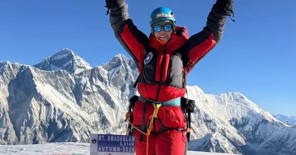 Alina Isopescu a cucerit vârful Ama Dablam din Himalaya, la 6.800 de metri Alina Isopescu a cucerit vârful Ama Dablam din Himalaya, la 6.800 de metri