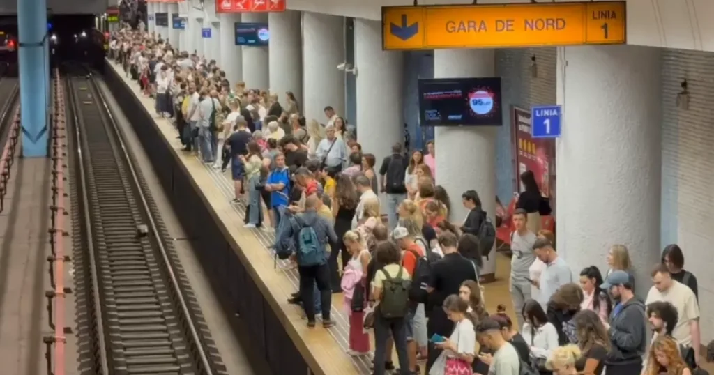 Angajații de la metrou amenință cu greva. Cer mai mulți bani și dau ultimatum: 1 noiembrie Angajații de la metrou amenință cu greva. Cer mai mulți bani și dau ultimatum: 1 noiembrie