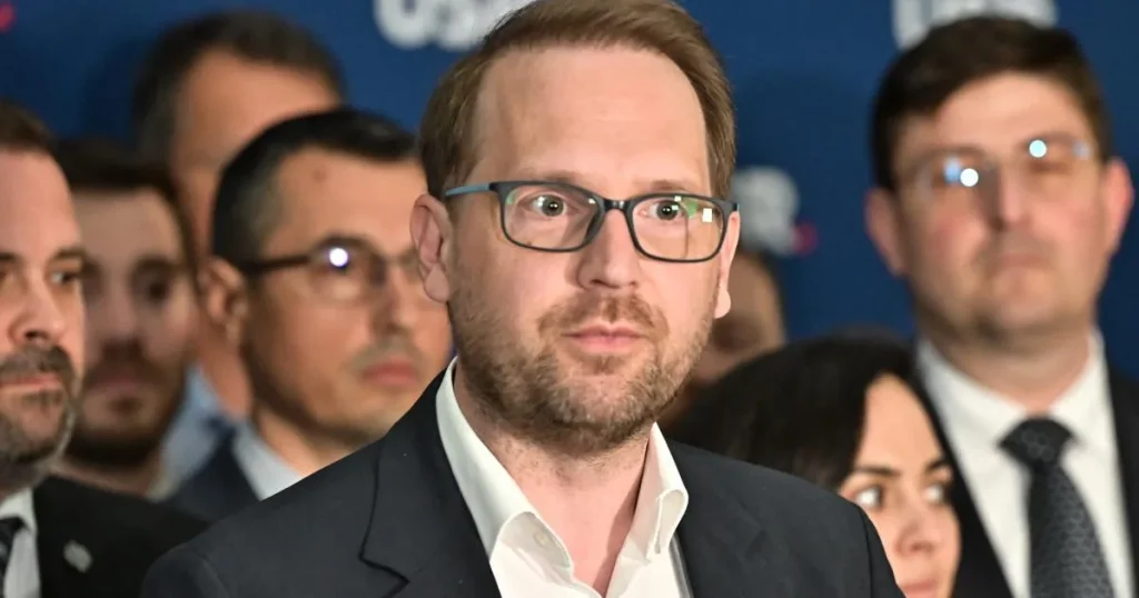 Dominic Fritz: USR nu va vota Guvernul Luca Niculescu dacă va avea miniștri PSD Dominic Fritz: USR nu va vota Guvernul Luca Niculescu dacă va avea miniștri PSD